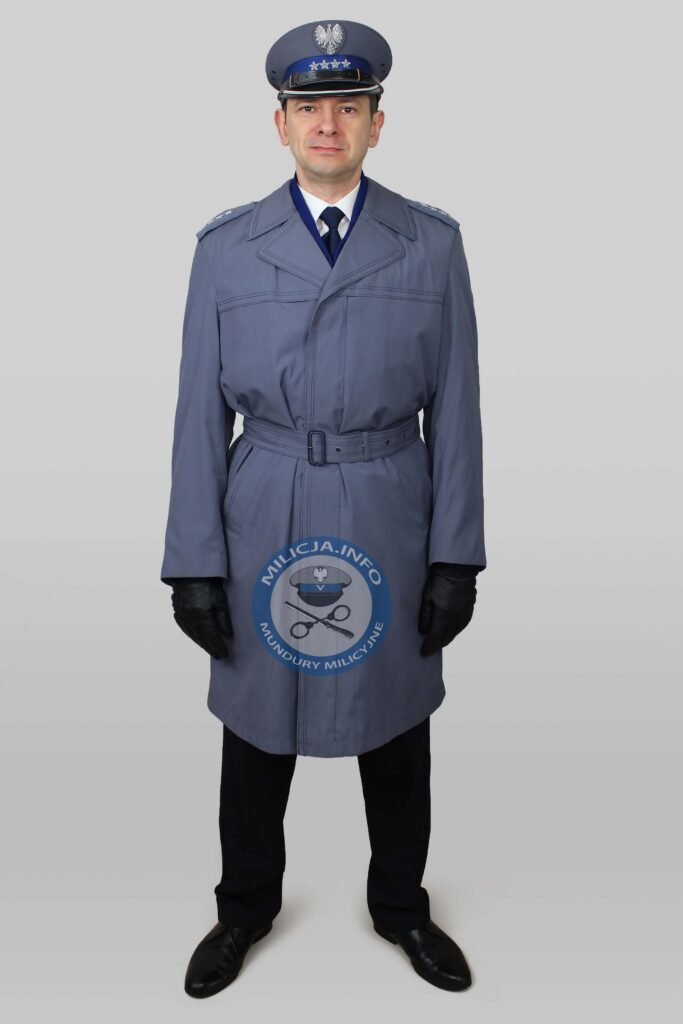 Kapitan MO w płaszczu letnim – 1975–1990.