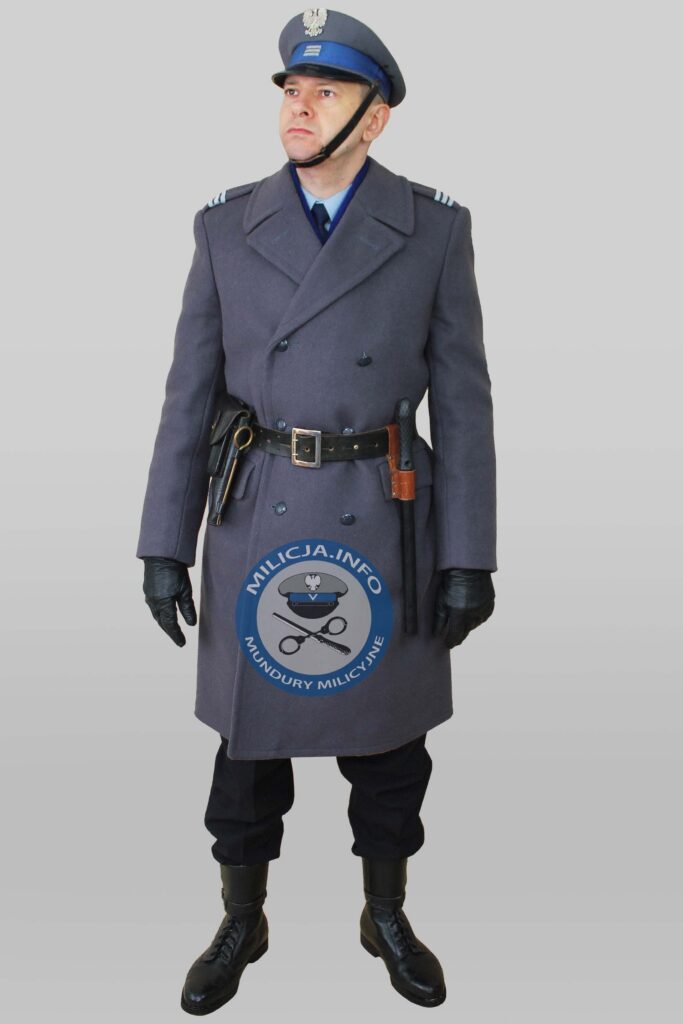 Milicjant w płaszczu sukiennym i czapce garnizonowej – Marzec 1968 r.
