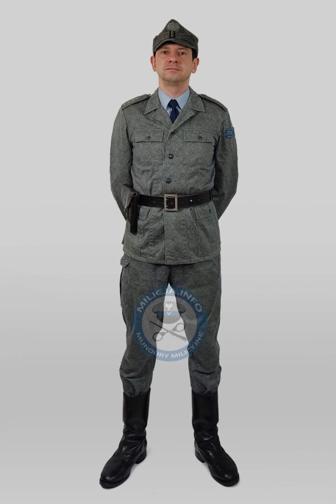 Oficer ZOMO w stopniu kapitana w mundurze polowym – ok. 1978–1989.