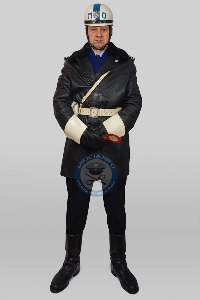 Milicjant drogÃ³wki w kasku ochronnym biaÅ‚ym â€“ ok. 1968â€“1990.